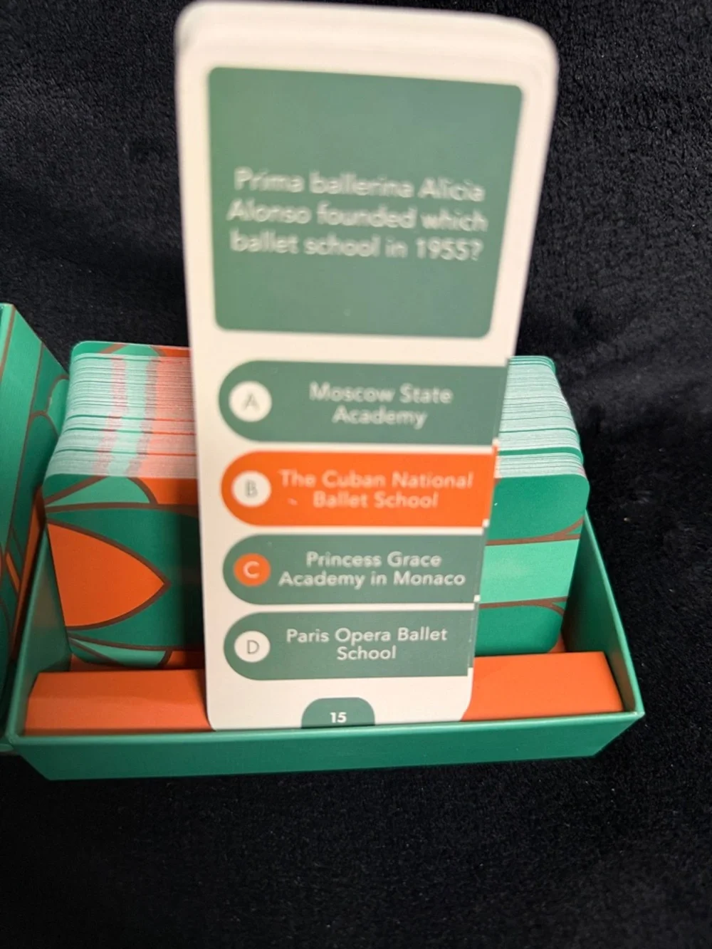 BNIB SKYLINE COLLECTION BY YELLOW CARD GAMES ICONIC WOMEN TRIVA CARD GAME - Picture 14 of 15
